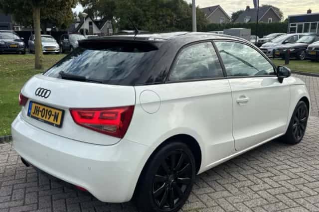 Audi A1 (2011) thumbnail 5