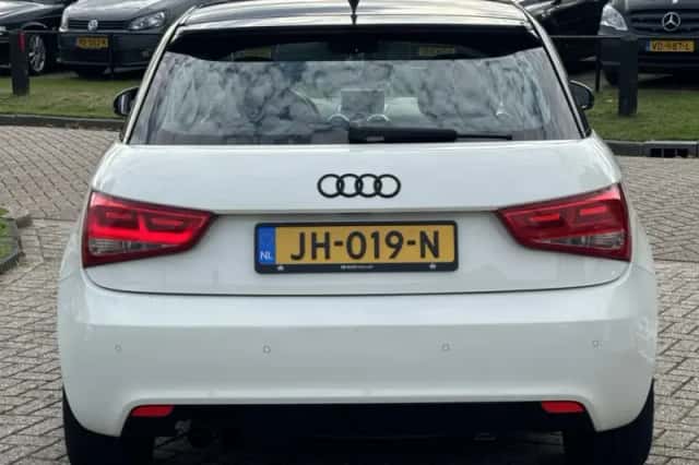 Audi A1 (2011) thumbnail 6