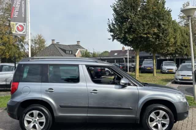 Škoda Yeti (2010) thumbnail 4