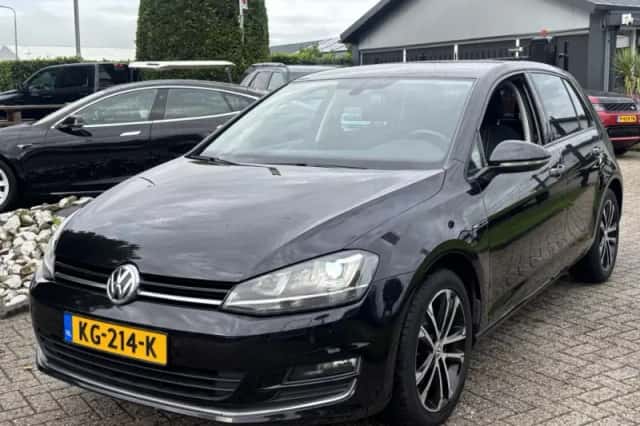 Volkswagen Golf (2015) thumbnail 1