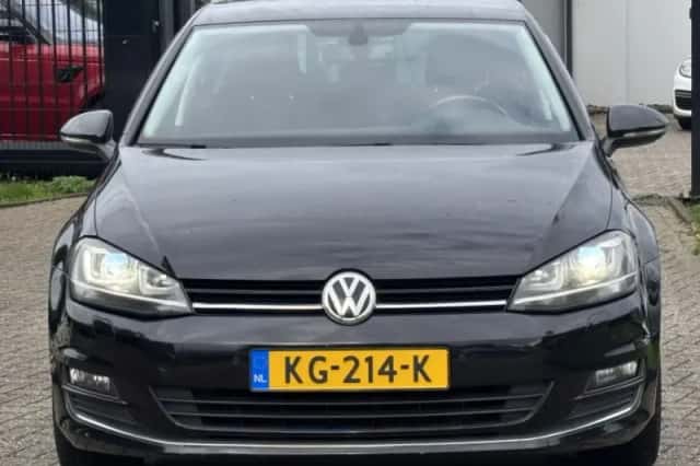 Volkswagen Golf (2015) thumbnail 2