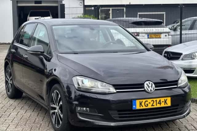 Volkswagen Golf (2015) thumbnail 3