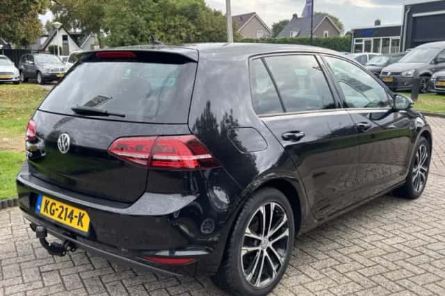 Volkswagen Golf (2015) thumbnail 5