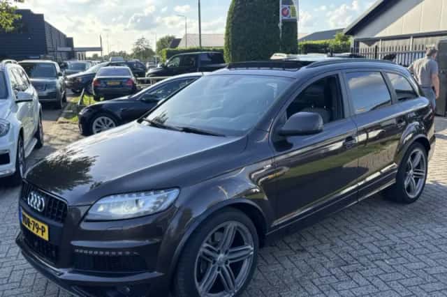 Audi Q7 (2013) thumbnail 6