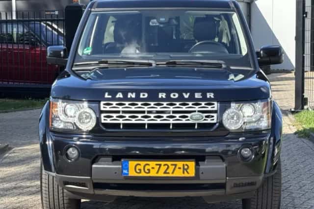 Land Rover Discovery (2013) thumbnail 2
