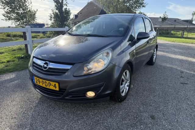 Opel Corsa (2011) thumbnail 1