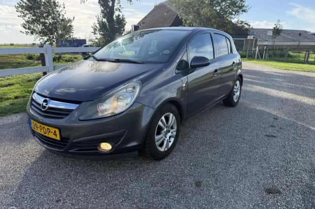 Opel Corsa (2011) thumbnail 2