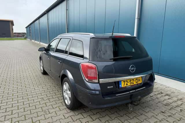 Opel Astra (2006) thumbnail 3