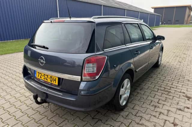 Opel Astra (2006) thumbnail 4
