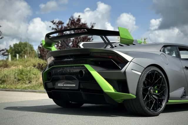 Lamborghini Huracán (2023) thumbnail 2