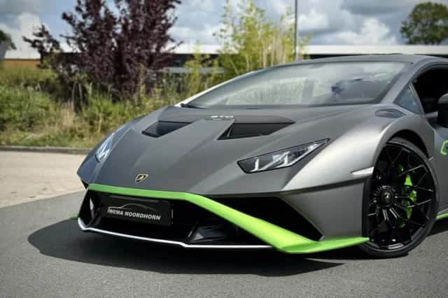 Lamborghini Huracán (2023) thumbnail 4