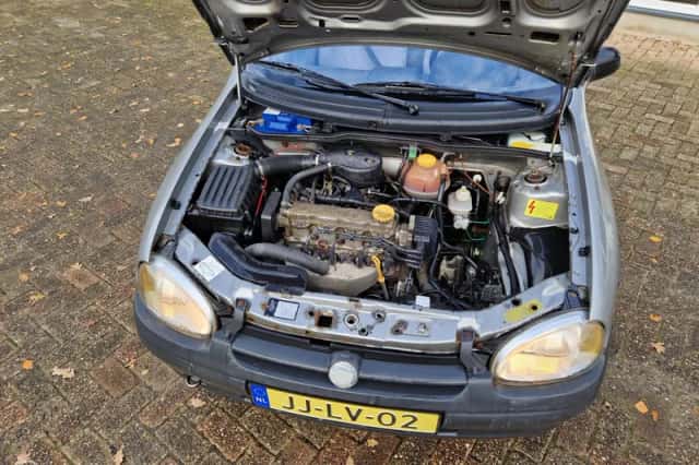 Opel Corsa (1994) thumbnail 3