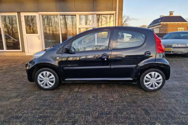 Peugeot 107 (2010) thumbnail 1