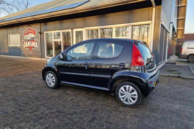 Peugeot 107 (2010) thumbnail 2