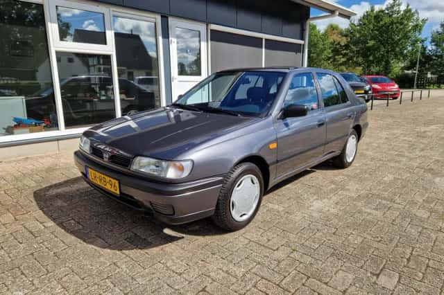 Nissan Sunny (1995) thumbnail 2