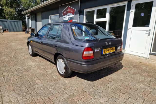 Nissan Sunny (1995) thumbnail 3