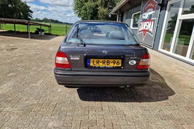 Nissan Sunny (1995) thumbnail 4