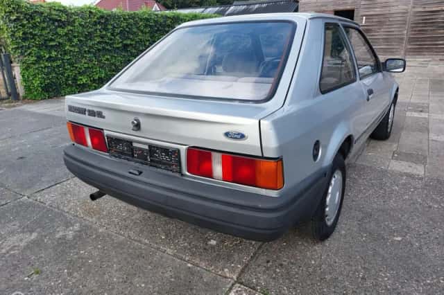 Ford Escort (1986) thumbnail 2