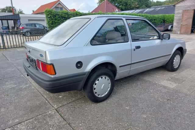 Ford Escort (1986) thumbnail 4
