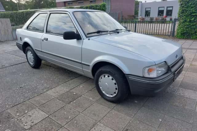 Ford Escort (1986) thumbnail 5