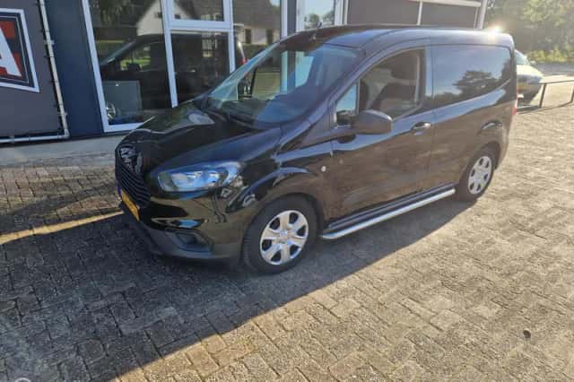 Ford Transit Courier (2020) thumbnail 2