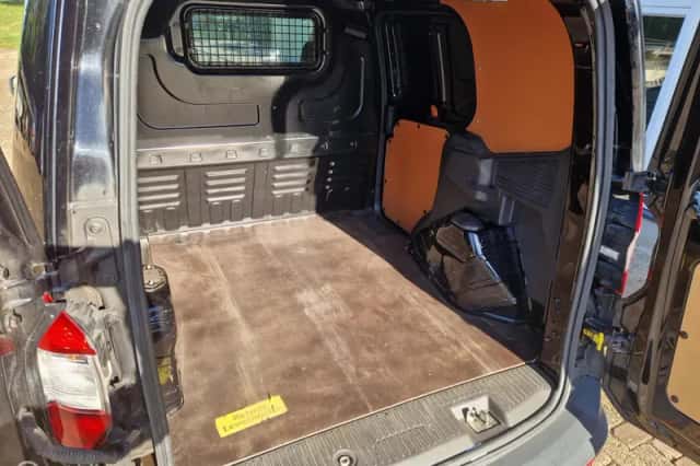 Ford Transit Courier (2020) thumbnail 4