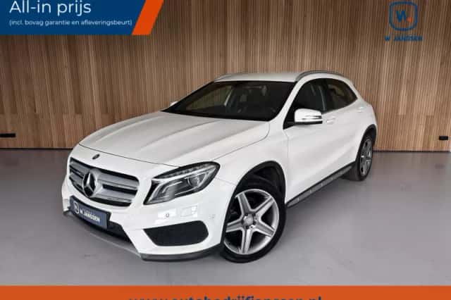Mercedes-Benz GLA-Klasse (2015) thumbnail 1