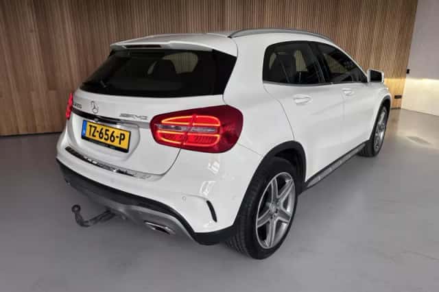 Mercedes-Benz GLA-Klasse (2015) thumbnail 2