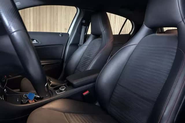 Mercedes-Benz GLA-Klasse (2015) thumbnail 3