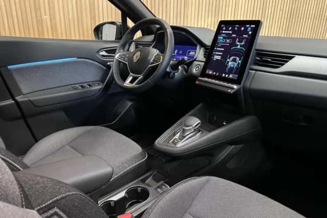 Renault Captur (2025) thumbnail 3