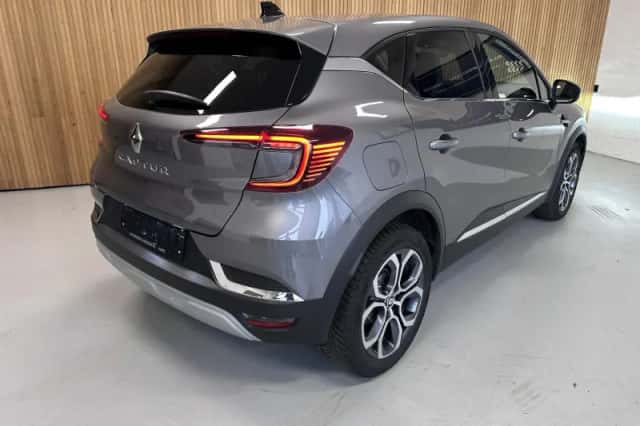 Renault Captur (2024) thumbnail 2