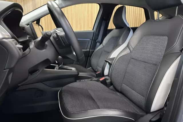 Renault Captur (2024) thumbnail 4