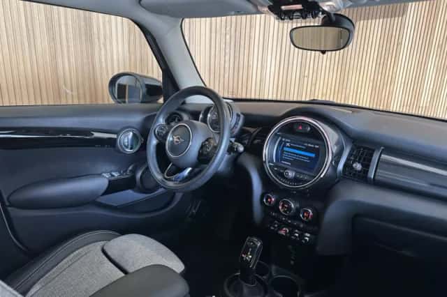 MINI Cooper (2020) thumbnail 3