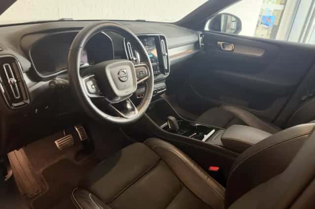 Volvo XC40 (2020) thumbnail 3