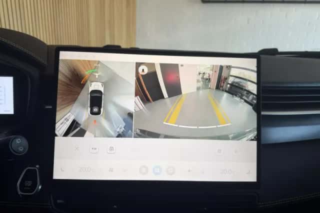 Lynk & Co 01 (2025) thumbnail 5