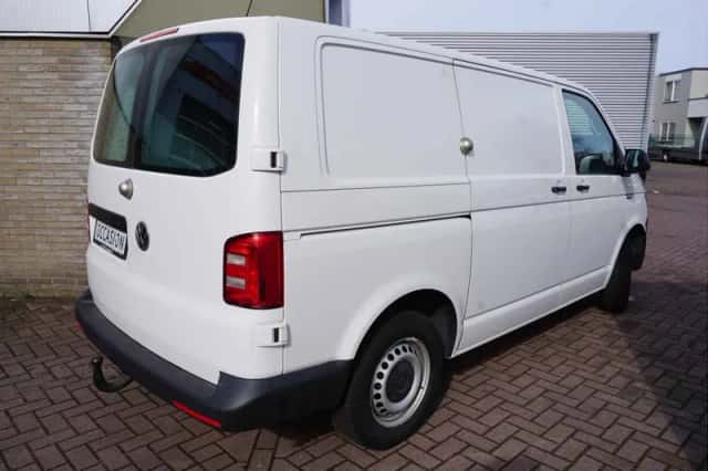 Volkswagen Transporter (2016) thumbnail 2