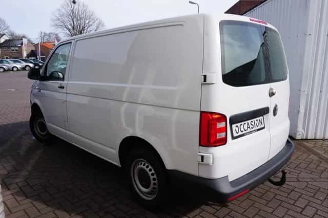Volkswagen Transporter (2016) thumbnail 3