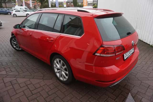 Volkswagen Golf (2018) thumbnail 3