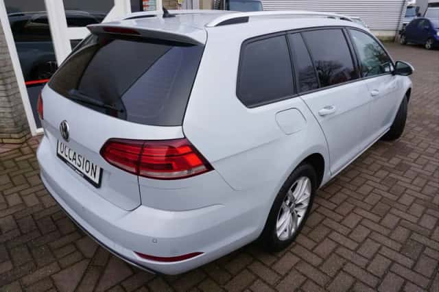 Volkswagen Golf (2018) thumbnail 2