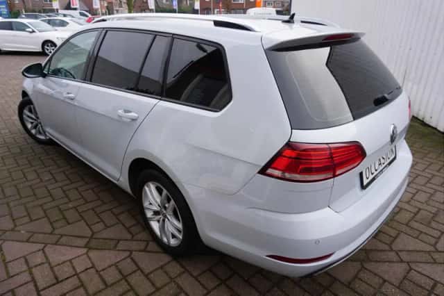 Volkswagen Golf (2018) thumbnail 3