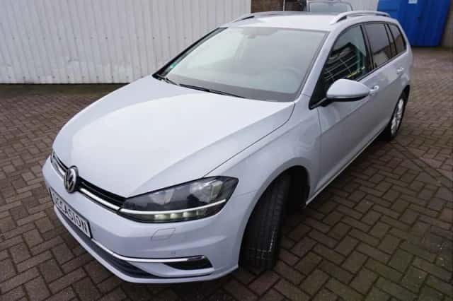Volkswagen Golf (2018) thumbnail 4