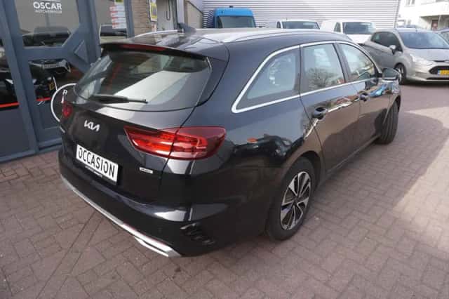 Kia Ceed (2023) thumbnail 2