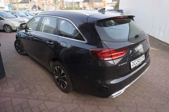 Kia Ceed (2023) thumbnail 3