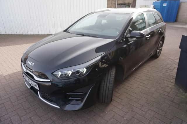 Kia Ceed (2023) thumbnail 4