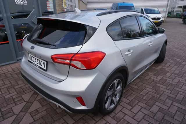 Ford Focus (2019) thumbnail 2