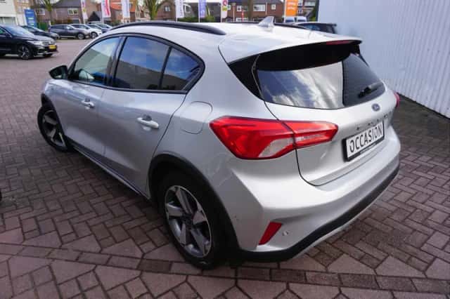 Ford Focus (2019) thumbnail 3