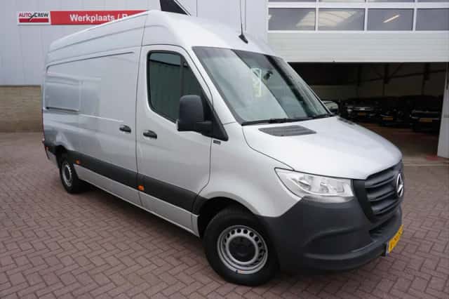 Mercedes-Benz Sprinter (2023) thumbnail 1