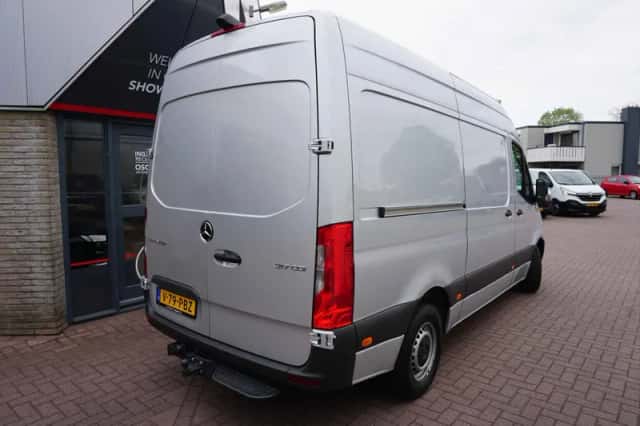 Mercedes-Benz Sprinter (2023) thumbnail 2