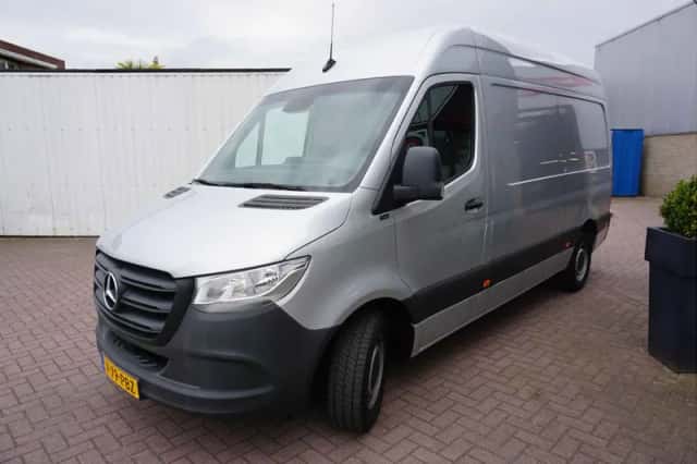 Mercedes-Benz Sprinter (2023) thumbnail 4