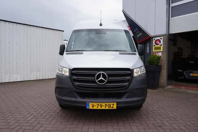 Mercedes-Benz Sprinter (2023) thumbnail 5